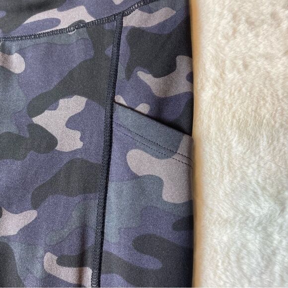 Better Sports Performance Blue Tone Camo Leggings Size Large - Picture 7 of 11